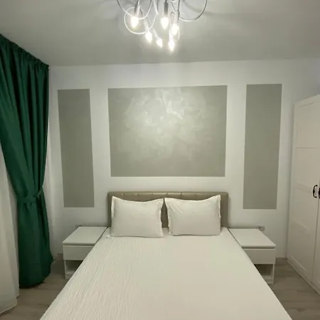 Mirror Apartment Mamaia