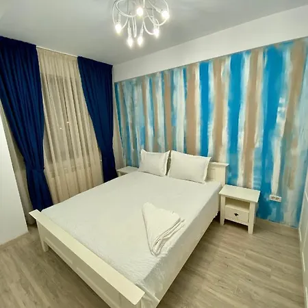 Mirror Apartment *